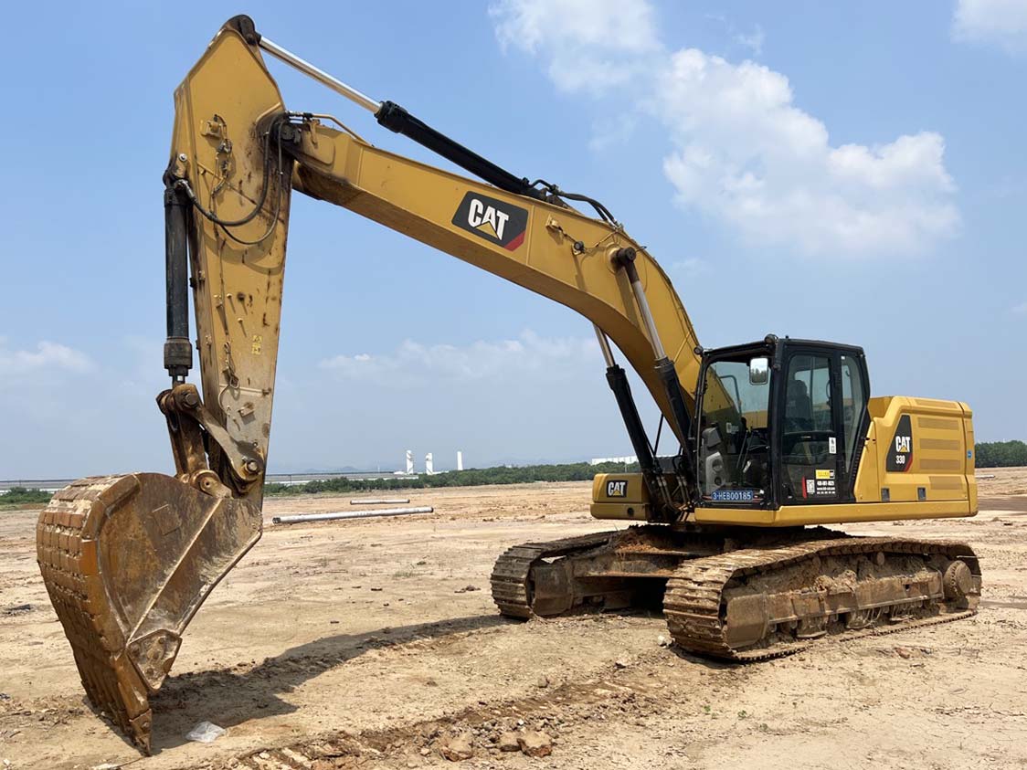 CAT  330